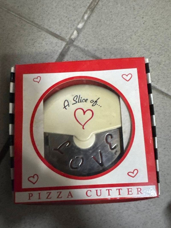 A slice of love pizza cutter - Supplies*