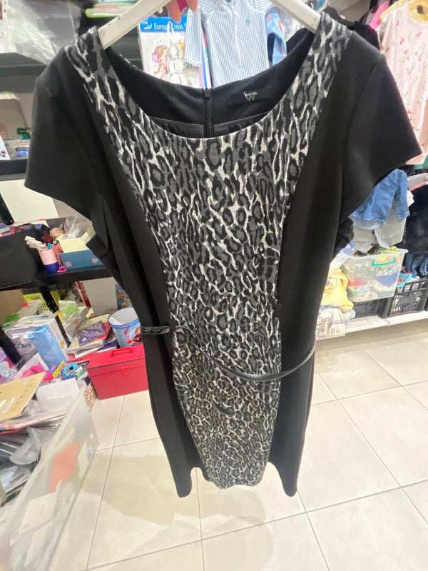 Women’s dress-Size -M-Clothes ***