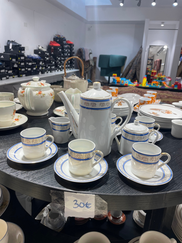 6 Pcs of coffee sets with side plates Supplies*
