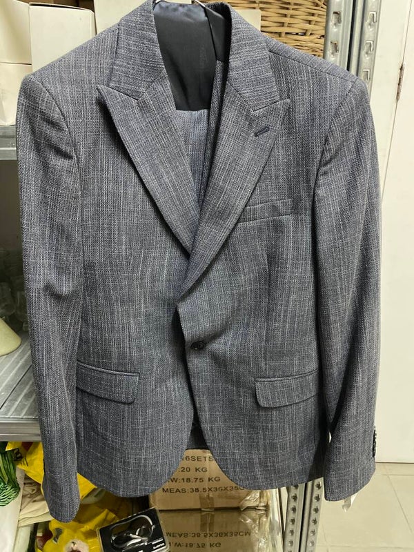 Men Suit- Size M-Men’s Clothes**
