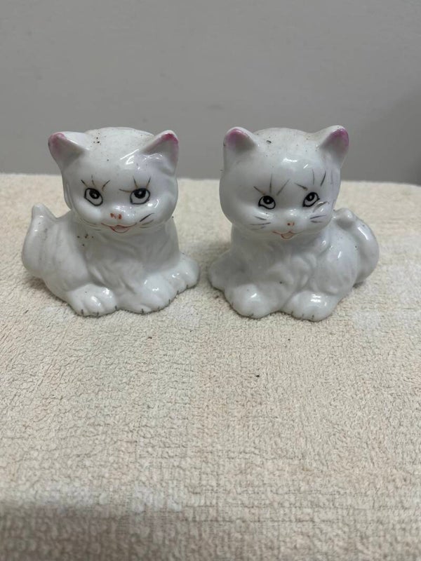 Porcelain Pair Of Two White Cats - Figurines**