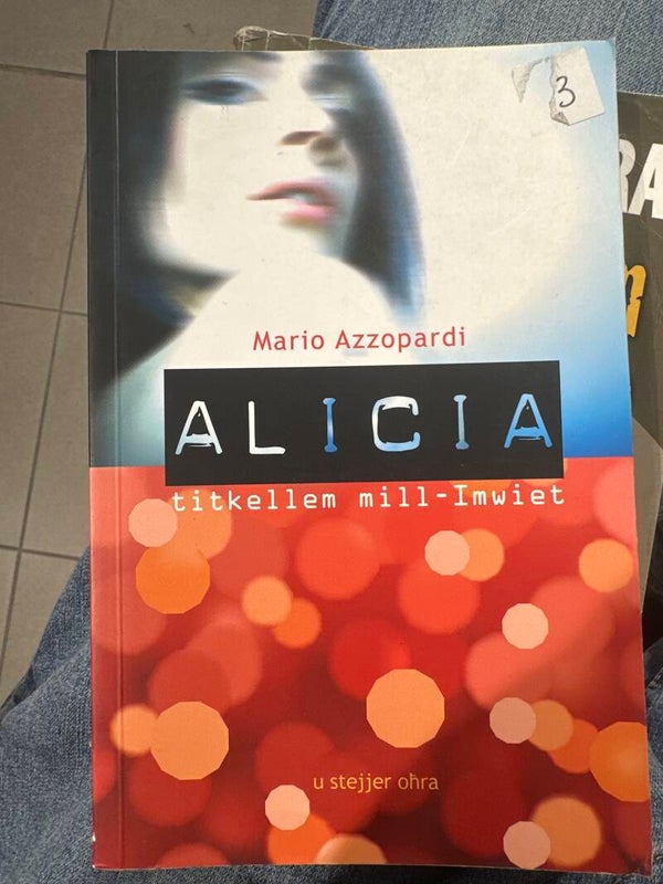 Alicia - Book ****