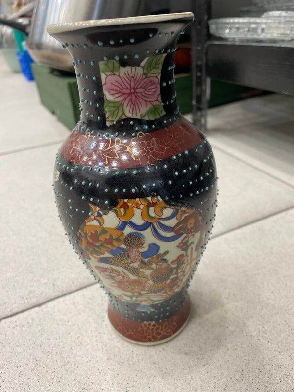 Japanese porcelain vase-Decor*