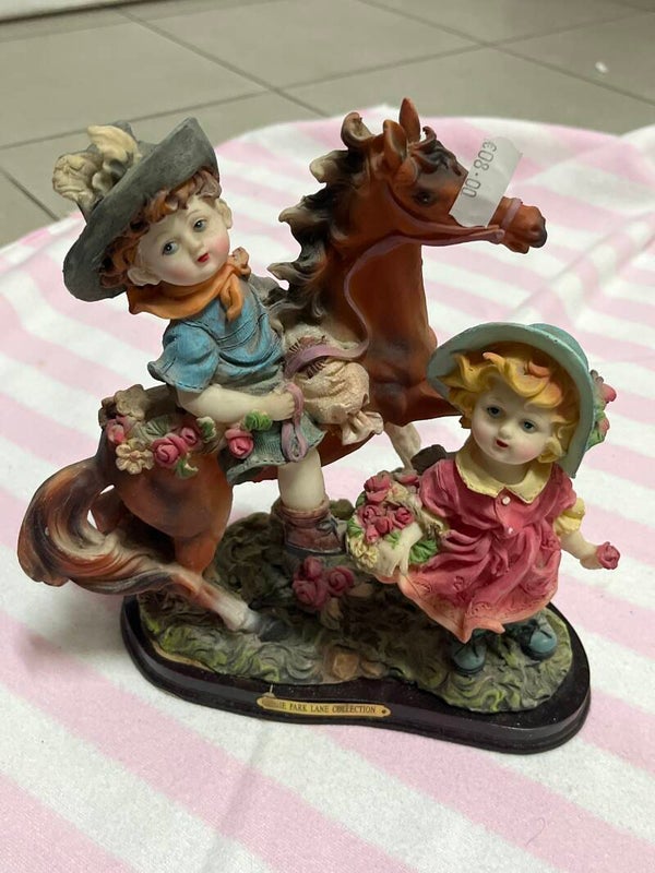 The park lane collection- Figurines ***