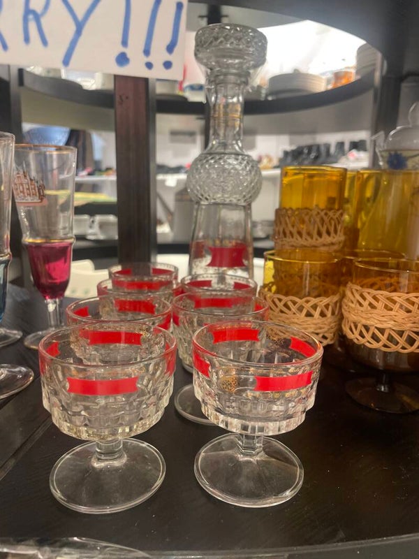 This mid-century vintage decanter set - supplies*