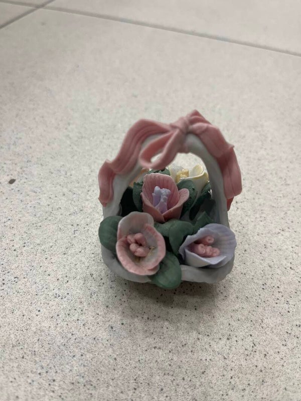 Ceramic Mini Flower Basket-Decor***
