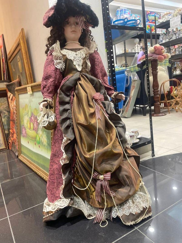 Vintage porcelain doll- Vintage ***