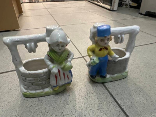 Shawnee pottery planters- Decor ***