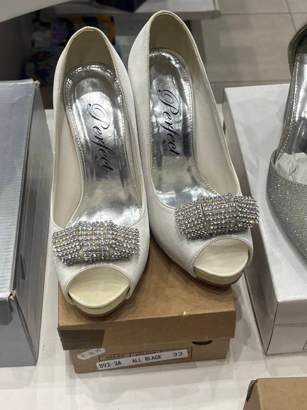 Perfect Branded Shoes - size: 3/46*
