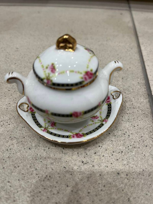 Decorative Pot-Decor***