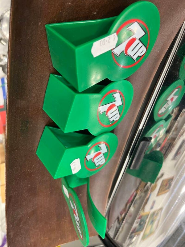 7UP Tissue Holder - Collectibles