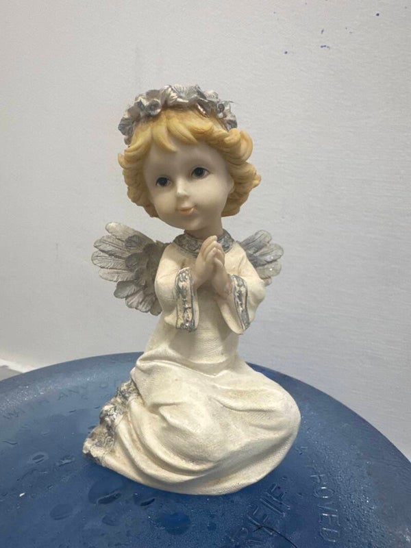 Angel figurine- Figurine ***