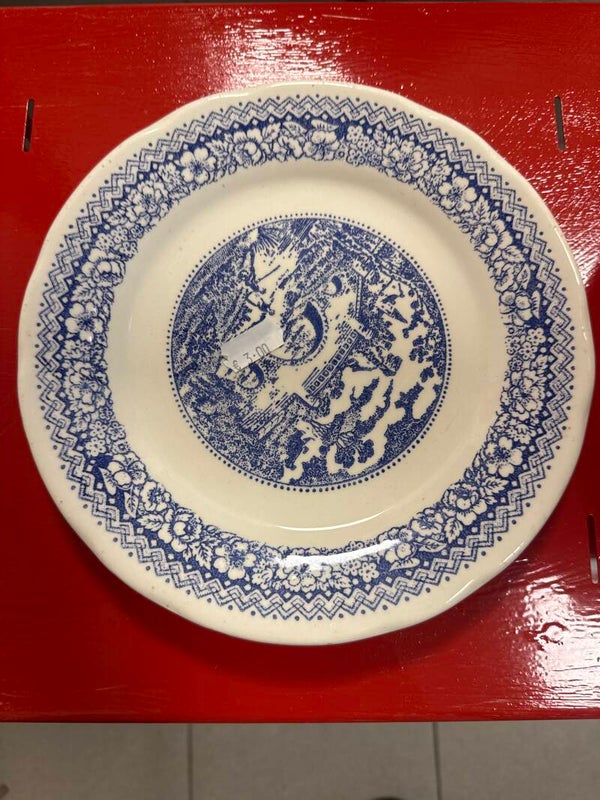 White ceramic plate - vintage***