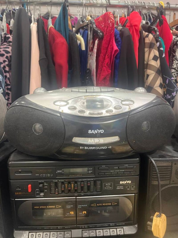 Sanyo portable boombox - electric*