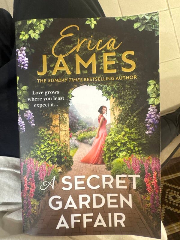 A secret Garden Affair - Books*