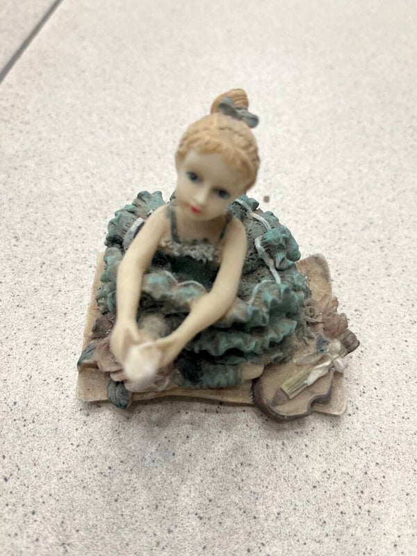 Ballerina Figurines-Decor***