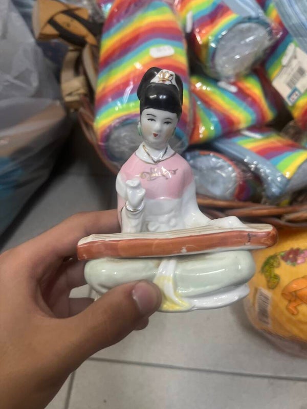 Chinese porcelain figurine - Collectibles*