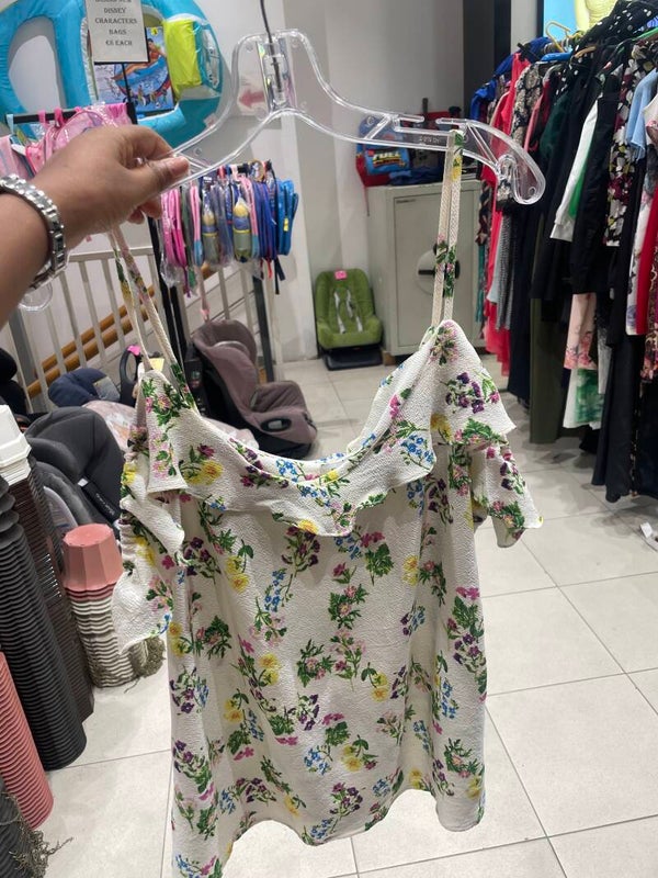 Women’s Top - Size :-18 **