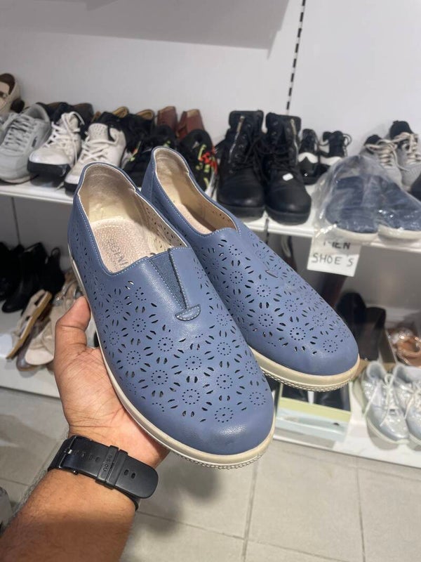 Women Shoe - Size 40 ***