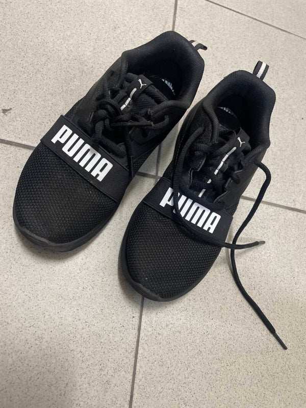 Boys Puma Rubbers - Size 35