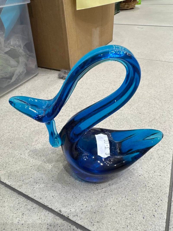 Valletta Glass - Swan - Collectibles
