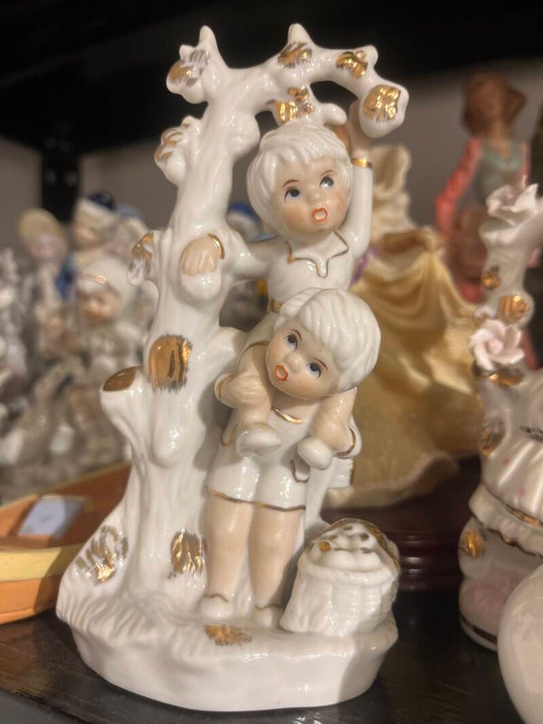 Picking Apples - Figurines
