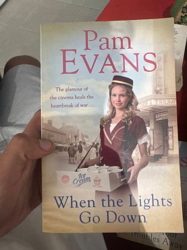 Pam Evans When the Lights go down - Books*