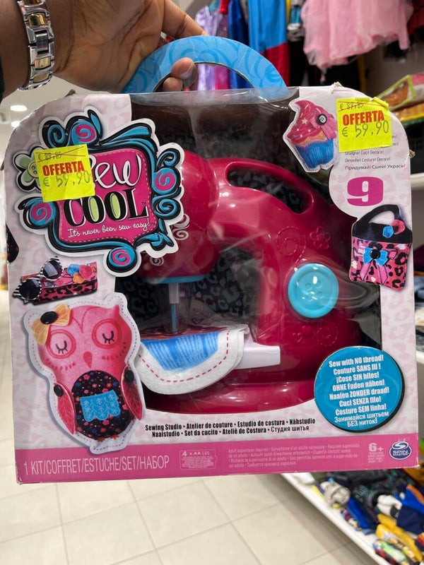 Threadless Sewing Machine - Brand New - Toys***