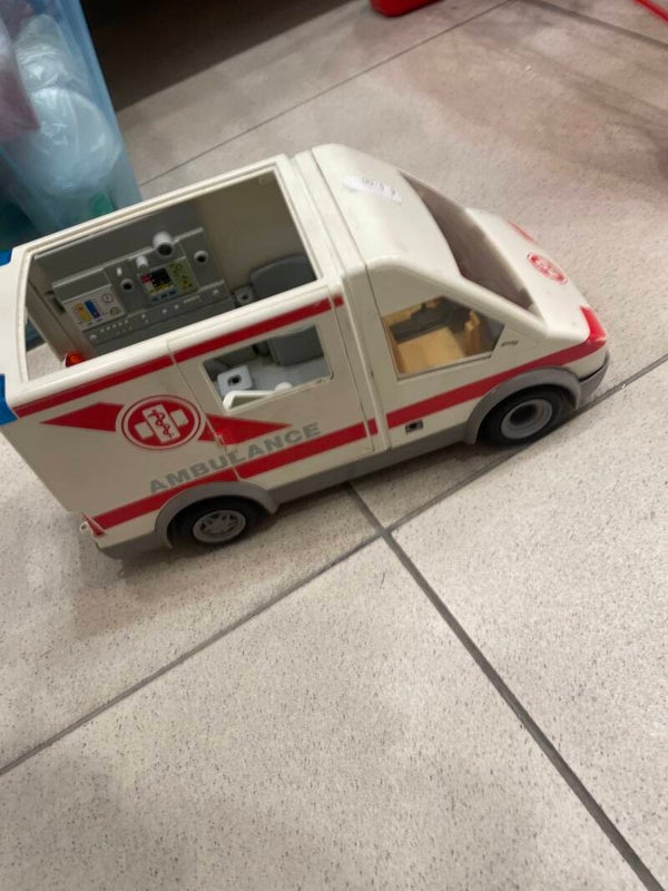 Playmobil Ambulance - toys*