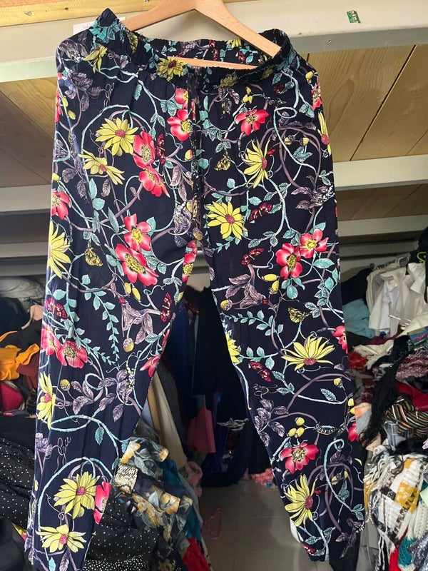 Women floral trouser size XL*