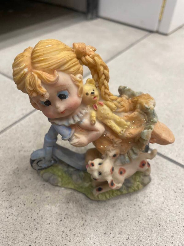 Girl On Scooter - Figurines