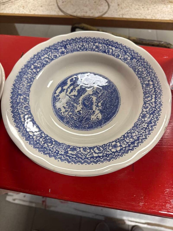White ceramic soup or pasta plate featuring a blue transferware - vintage ***