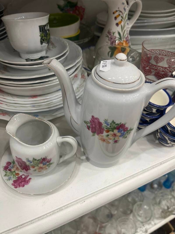 Porcelain teapots set- Supplies ***