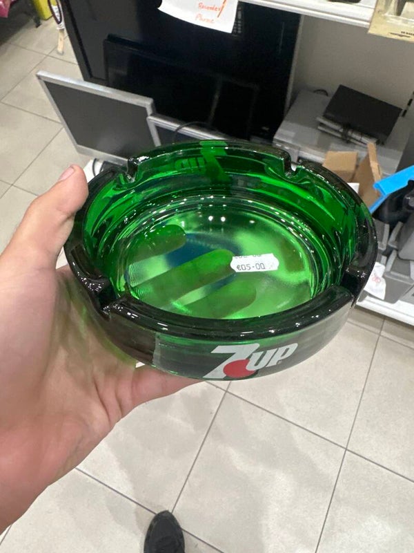7up Ash tray - supplies*
