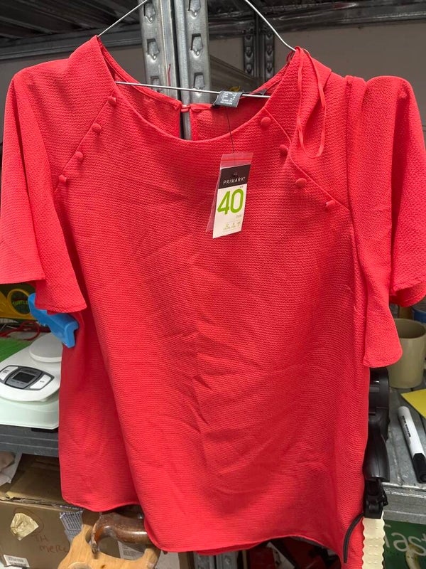 Women Brand New T-Shirt-Size-40***