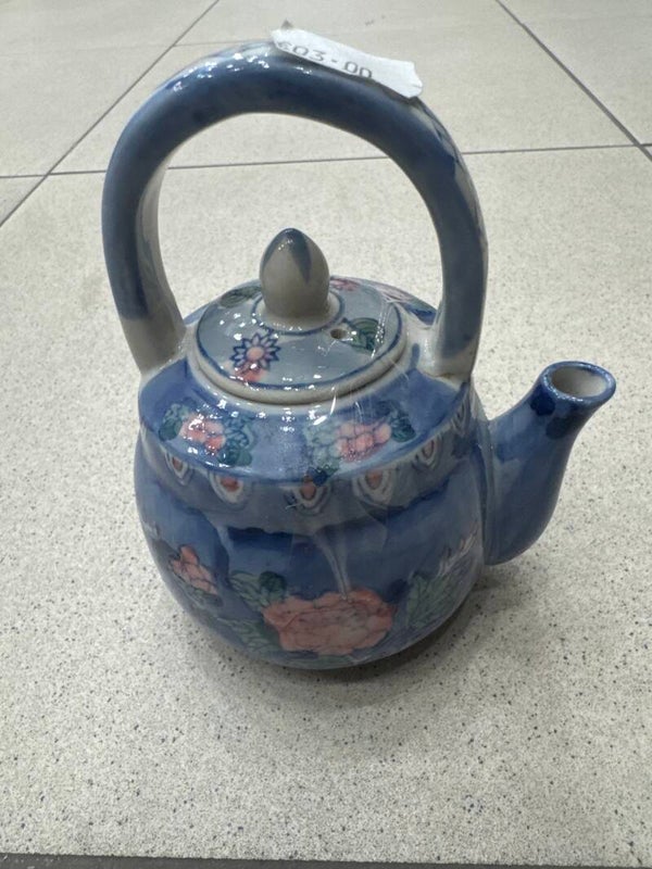 Porcelain Chinese teapot-Decor***