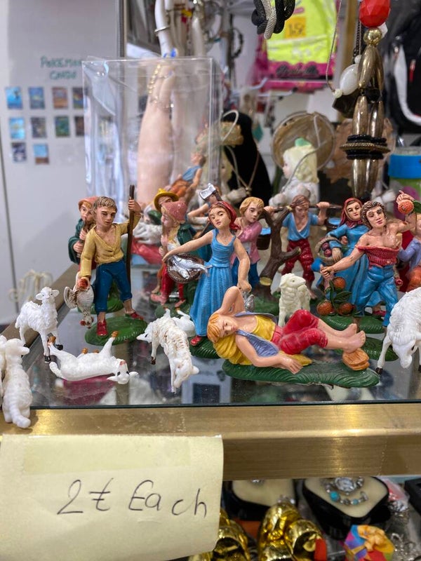 Pasturi Plastic - €2 Each - Christmas