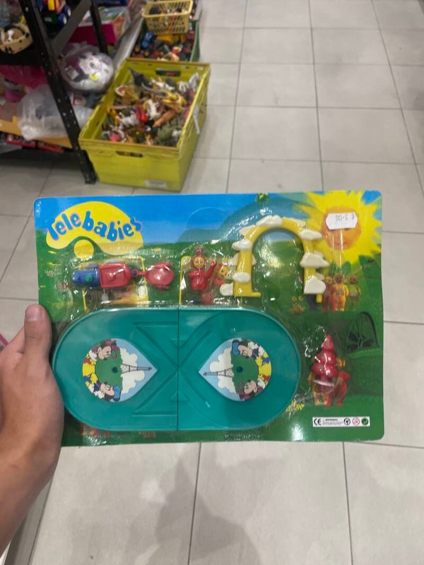 Vintage Teletubbies train set - toys*