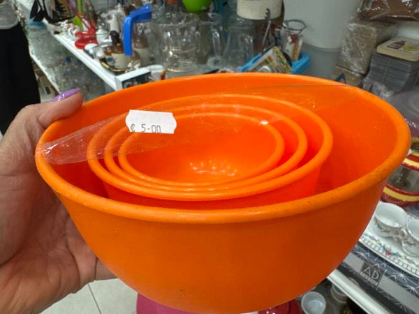 Orange plastic bowl set- Supplies ***