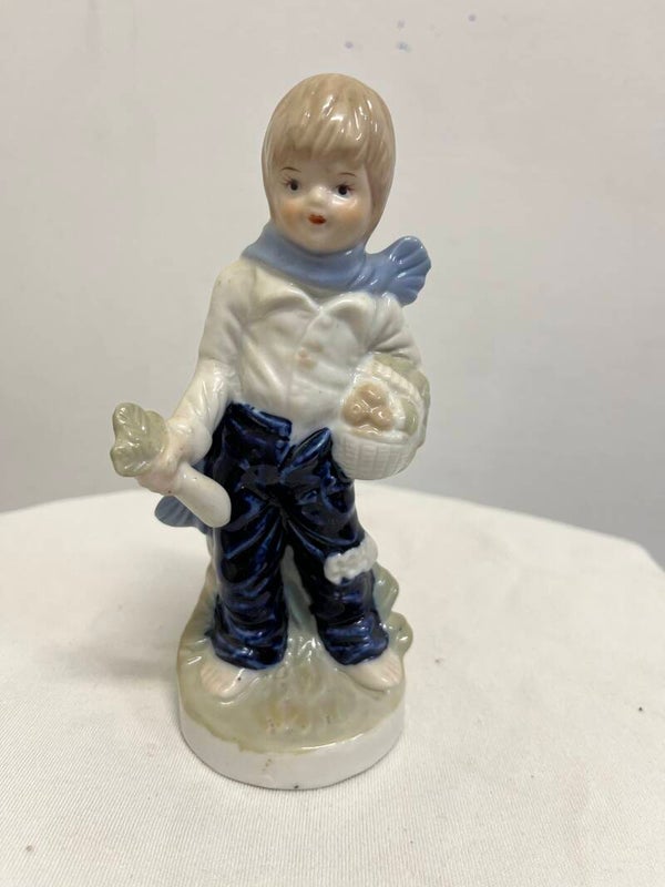 Porcelain Figurine - Figurines**