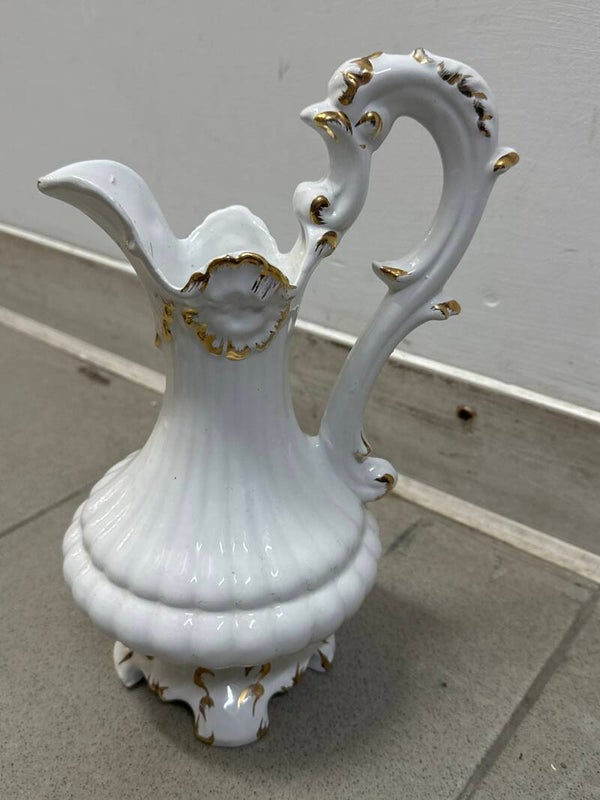 Porcelain floral vase- Vase ***