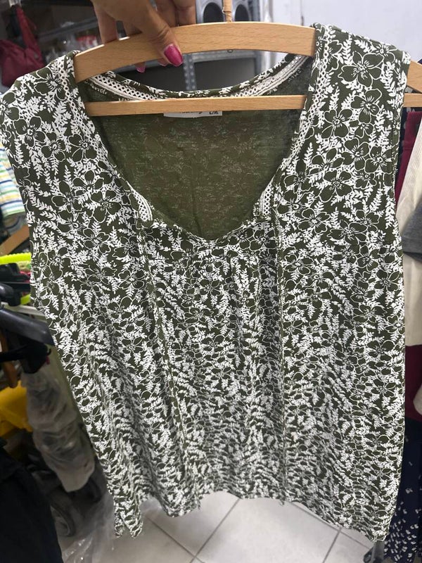 Women T-Shirt-Size:L/XL**