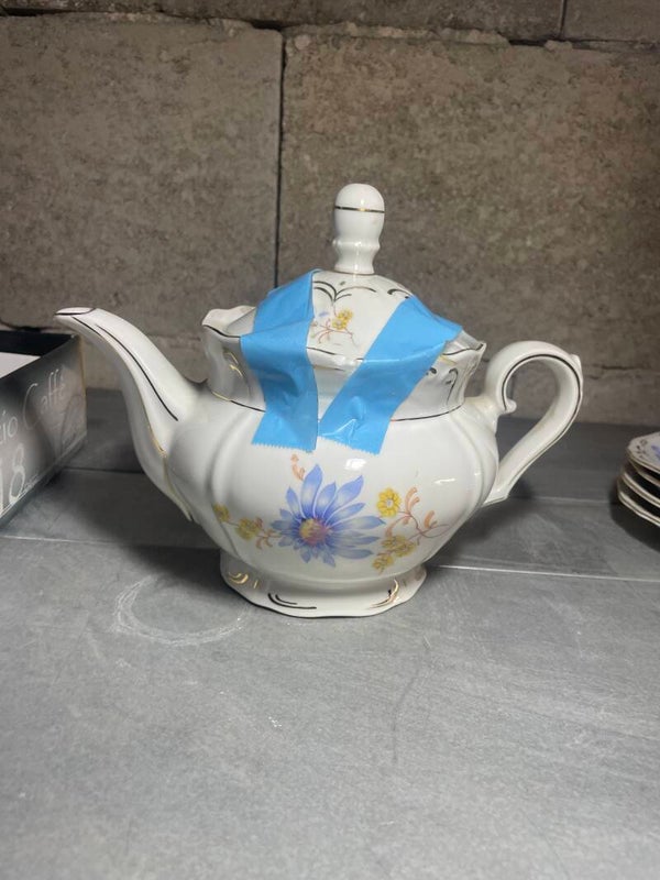 Tea Pot x 1 - glasses *