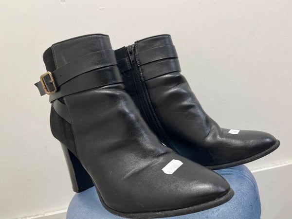 Women shoes size 40- Shoes ***