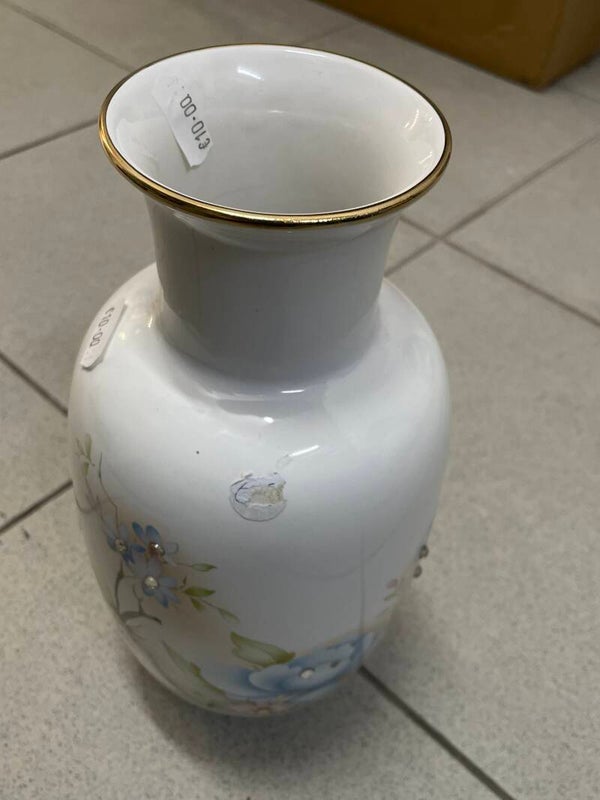 White porcelain vase- Vase***