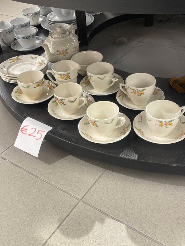 Porcelain Floral Teaset x 6 With Side Plates - Supplies