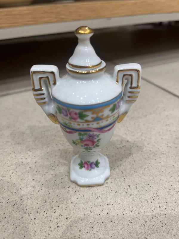 Porcelain Urn - Decor
