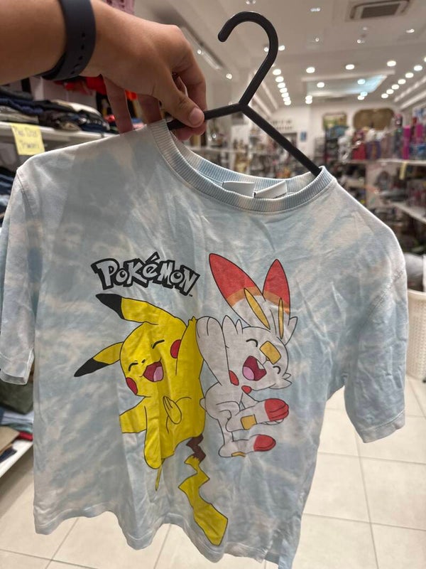 Pokémon T shirt - size: 6*