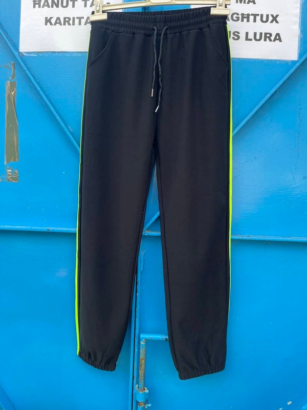 Women jogger size XL *