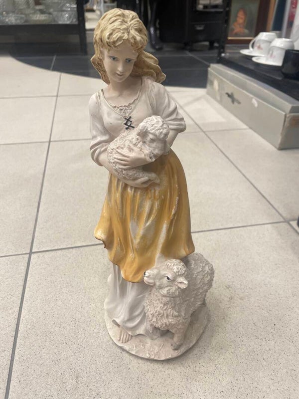 Vintage Resin Figurine - Figurines